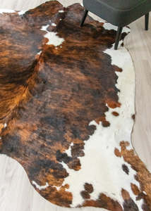Cowhide Rugs Nz: Exotic Tricolor Cowhide Rug (Size: 250 X 220 CM) CHR2314