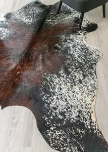 Cowhide Rugs Nz: Salt Pepper Tri-Color Cowhide Rug (Size: 230 X 200 CM) CHR2313