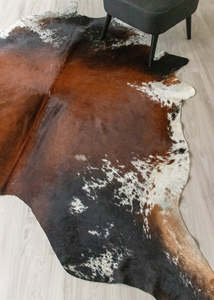 Salt Pepper Tri-Color Cowhide Rug (Size: 250 X 210 CM) CHR2307