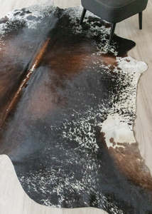 Cowhide Rugs Nz: Salt Pepper Tri-Color Cowhide Rug (Size: 260 X 230 CM) CHR2304