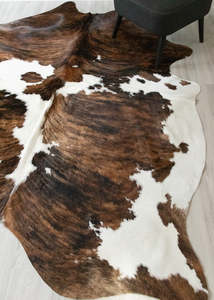 Cowhide Rugs Nz: Exotic Tricolor Cowhide Rug (Size: 250 X 210 CM) CHR2540