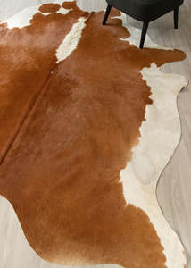 Cowhide Rugs Nz: Hereford Brown And White Cowhide Rug (Size: 270 x 220 CM) CHR2533
