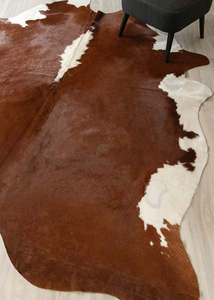 Cowhide Rugs Nz: Hereford Brown And White Cowhide Rug (Size: 280 x 240 CM) CHR2532