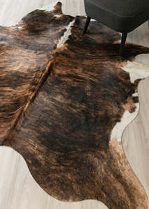 Cowhide Rugs Nz: Dark White Spine Belly Brindle Cowhide Rug (Size: 240 X 200 CM) CHR2531