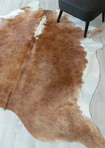 Brown White Cowhide Rugs: Hereford Brown And White Cowhide Rug (Size: 220 x 190 CM) CHR2392