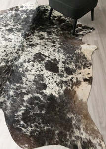 Tri Color Cowhide Rugs: (Rare) Salt Pepper Tri-Color Cowhide Rug (Size: 240 X 220 CM) CHR2447