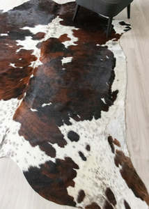 Exotic Tricolor Cowhide Rug (Size: 260 X 230 CM) CHR2643