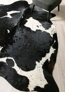 Black And White Cowhide Rug (Size: 240 X 200 CM) CHR2638