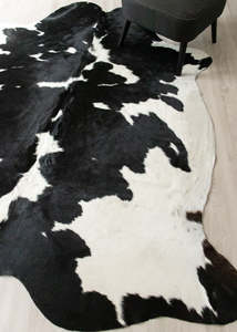 Black And White Cowhide Rug (Size: 250 X 220 CM) CHR2637