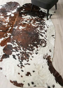 Cowhide Rugs Nz: Exotic Tricolor Cowhide Rug (Size: 240 X 220 CM) CHR2635