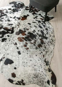 Cowhide Rugs Nz: Exotic Tricolor Cowhide Rug (Size: 220 X 190 CM) CHR2632