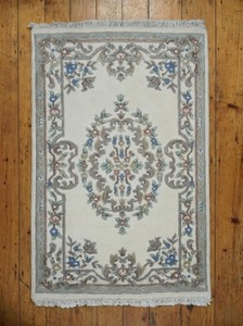 Products: Aubusson 3.6ft x 5.6ft Ivory/Ivory 510a