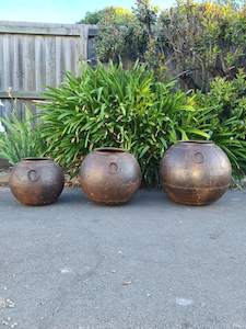 Garden And Outdoors: Vintage indian Round Iron Pots S3