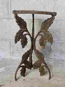 Cast iron Leaf stand