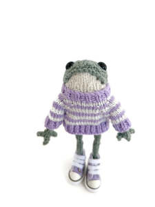 Frank The Frog: Frank Frog - green knitted frog with sweater