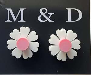 M and D Jewellery - Daisy Studs - White/Pale Pink