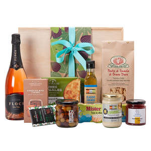 Hampers Gift Ideas: Long Weekend
