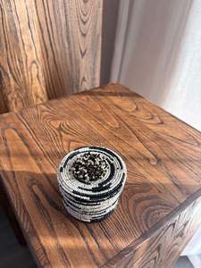 Hand Beaded Trinket Box Mini natural / black