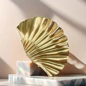 Claw Clip Barrettes: Gildie Golden Shell Claw Clip