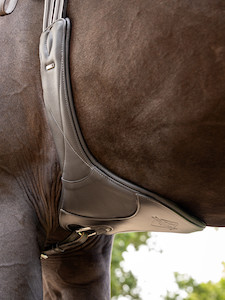 Girths Fountain City Saddlery: Le Mieux Arika Contoured Long Stud Girth