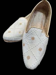 Footwear: Velvet based very soft cushioned Men’s Punjabi Jutti