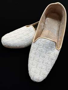 Footwear: Velvet based very soft cushioned Men’s Punjabi Jutti