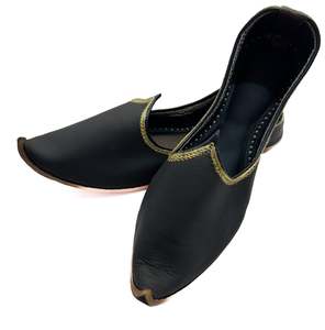 Footwear: Pure Leather based very soft cushioned Men’s Punjabi Jutti