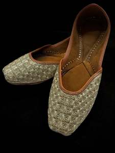 Footwear: Pure leather very soft cushioned based embroidery work Beautiful Punjabi Jutti