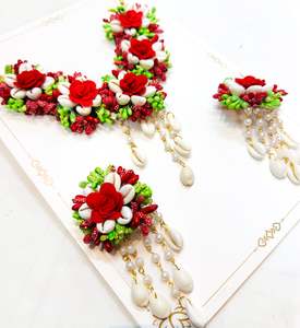 Beautiful Floral jewellery for Haldi/Mehndi (Necklace, earrings,Matha Patti , ha&hellip;