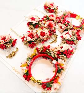 Beautiful Floral jewellery for Haldi/Mehndi (Necklace, earrings, 2 kade ,tikka, &hellip;