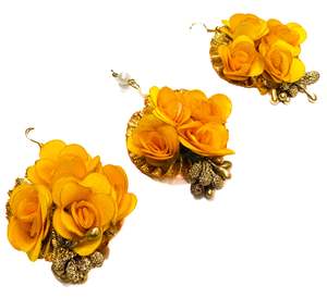 Floral Jewellery: Beautiful Floral jewellery Earrings and Tikka set for Haldi/Mehndi