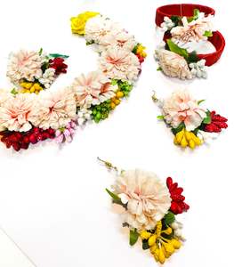 Beautiful Floral jewellery for Haldi/Mehndi (Necklace, earrings, 2 kade ,tikka, &hellip;