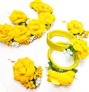 Beautiful Floral jewellery for Haldi/Mehndi (Necklace, earrings, 2 kade ,tikka, &hellip;