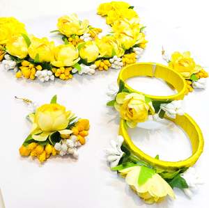 Beautiful Floral jewellery for Haldi/Mehndi (Necklace, earrings, 2 kade ,tikka, &hellip;