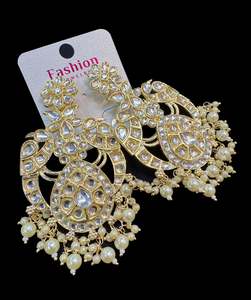 Earrings: Beautiful pearls with kundan work earrings