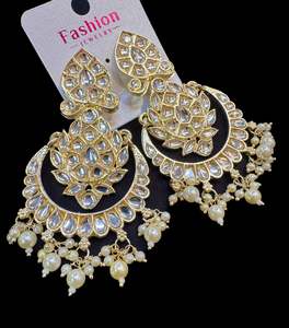 Earrings: Beautiful pearls with kundan work earrings
