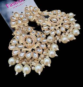 Earrings: Beautiful pearls with kundan work earrings