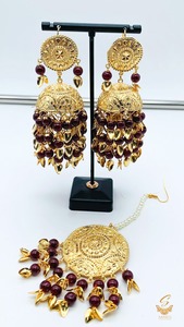 Punjabi Earrings: Punjabi Maroon Color Jadau Earrings with Tikka Set light Weight