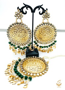 Punjabi Earrings: Deep Forest green pearls with kundan gold plated (artificial) round Pipal Patti punjabi earrings & tikka set