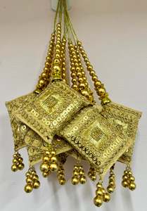 Latkans: Cushioned design lehnga latkans/tessels (pair)