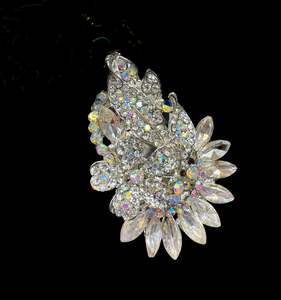Jewellery: Stones studded Fancy Brooch