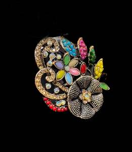 Jewellery: Stones studded Fancy Brooch