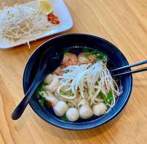 Ph%E1%BB%9F Vietnamese Rice Noodle Soup: SEAFOOD PHO