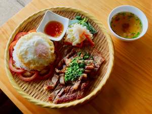 C%C6%A1m Ph%E1%BA%A7n Rice Dishes: GRILLED PORK & EGG ON STEAM RICE