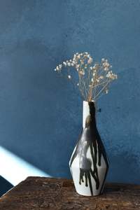 Black and White Vase | S