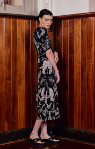 Ss2022 23 Isle Of Cruel Tides: WILD TROPICS DRESS - BLACK ISLE PRINT