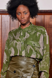 Ss2022 23 Isle Of Cruel Tides: PALM PEOPLE SHIRT - EVER GREEN SILK