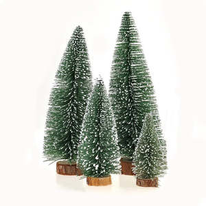 Decorations: 4x Mini Christmas Tree