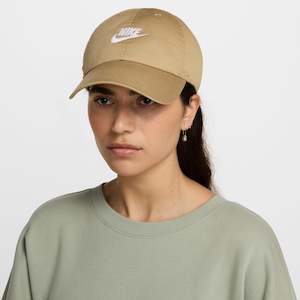 Nike Sb: Nike Club - ADJUSTABLE CAP - PARACHUTE BEIGE/WHITE