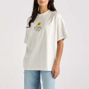 Wrangler: SUNFLOWER BOXY TEE VINTAGE WHITE